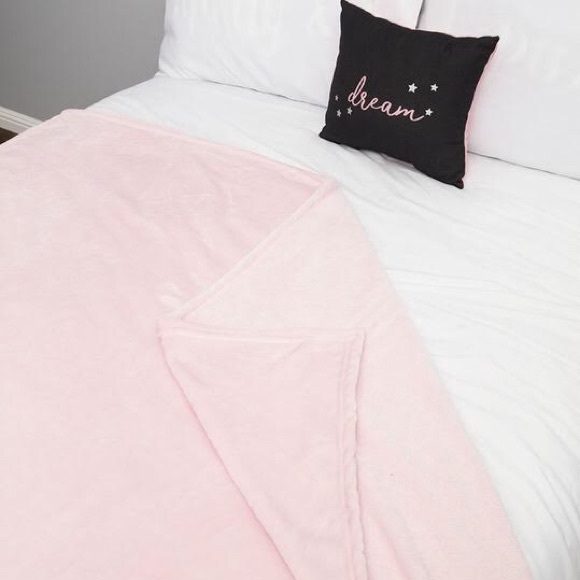 Tilly's Accessories - Tilly's Plush Throw Blanket